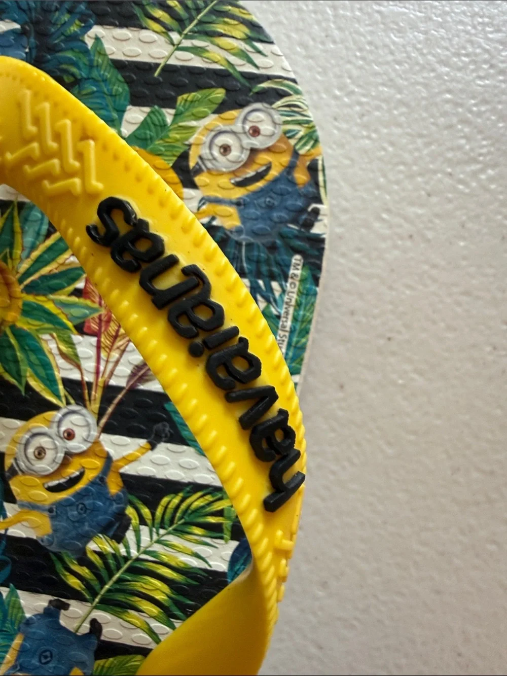 Havaianas Kids Yellow Minions Tropical Flip Flops - Green Leaf Print